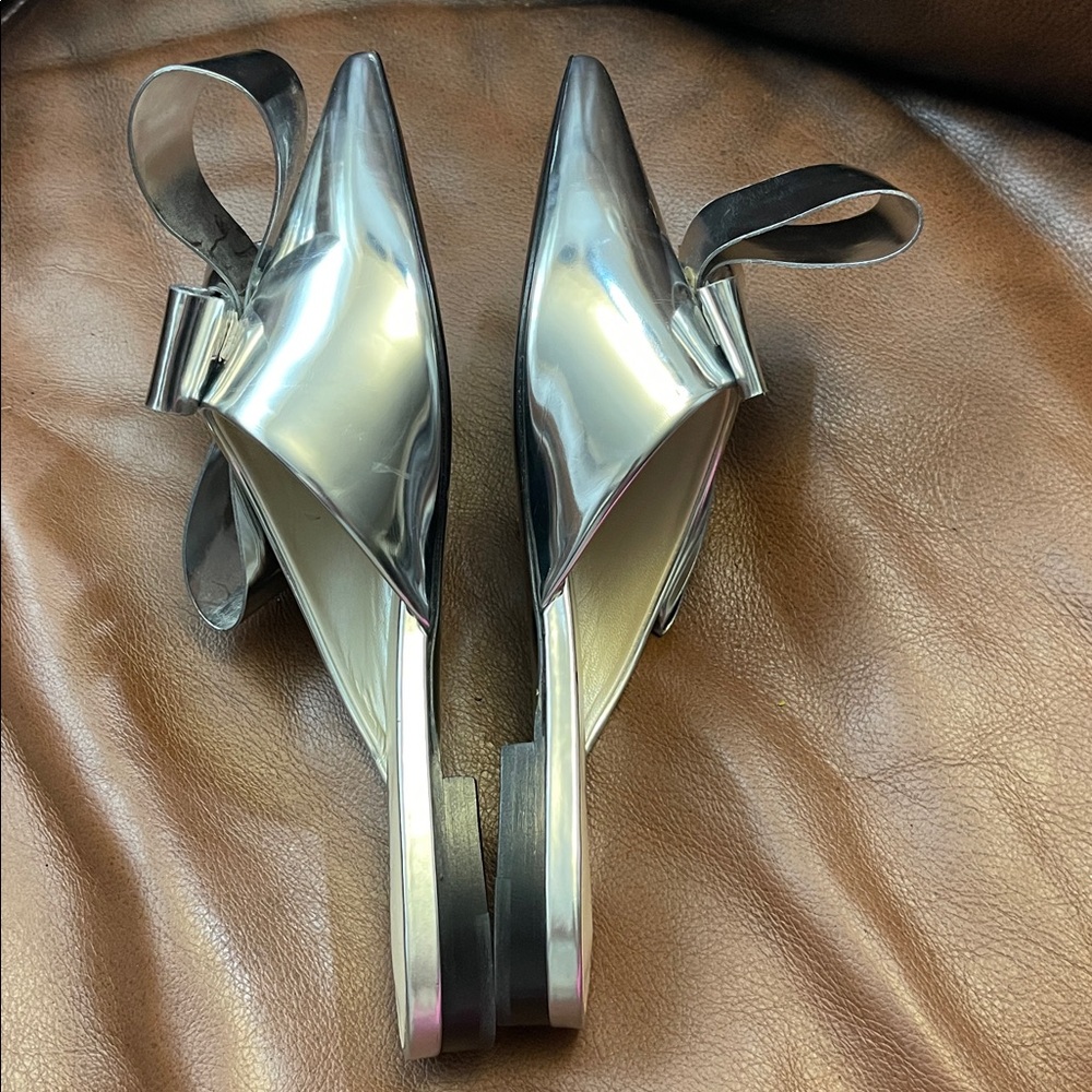 Delpozo patent leather pointed bow flat mules in silver size 37 - Picture 9 of 14